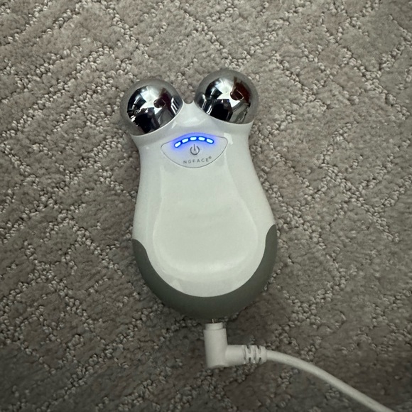 NuFACE Mini Facial Toning Device - Picture 3 of 7